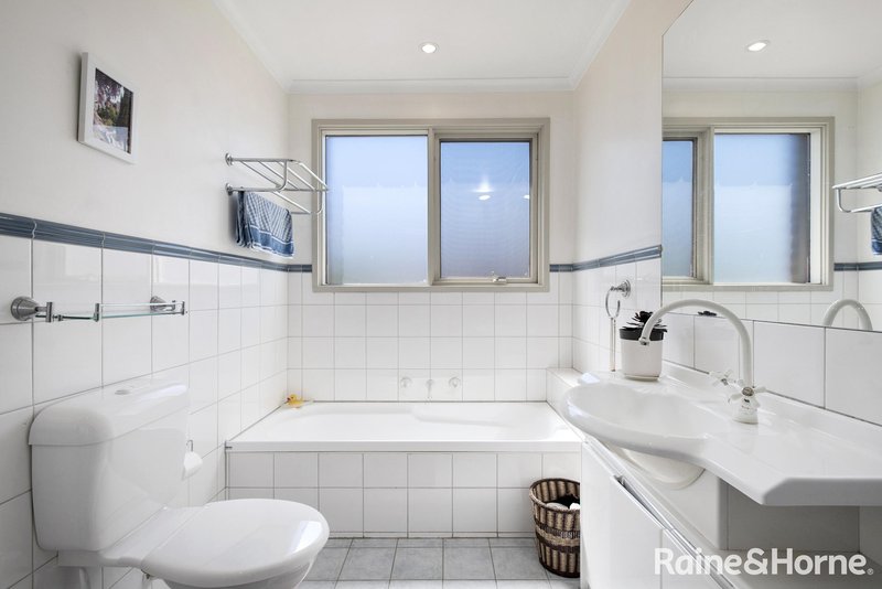 Photo - 22 Stuart Drive, Woodend VIC 3442 - Image 13