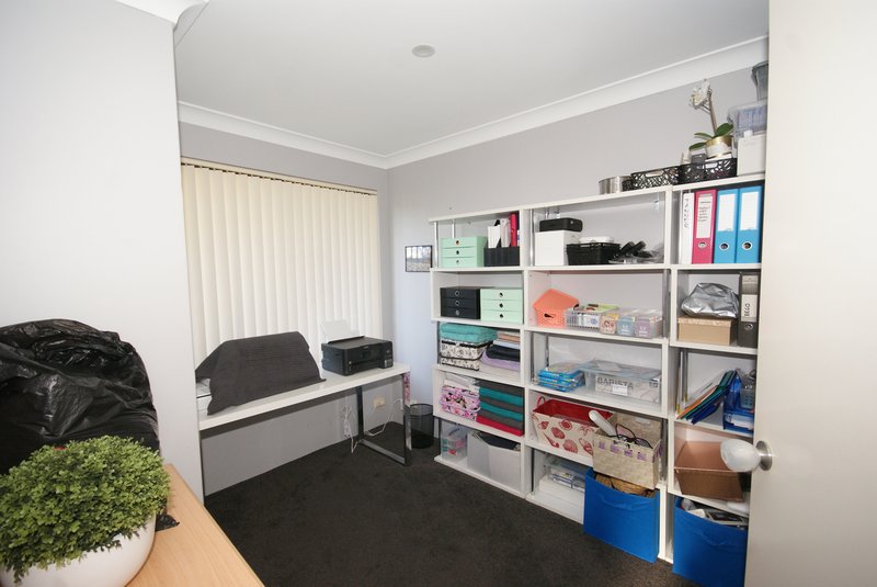 Photo - 22 Studzor Street, Warnbro WA 6169 - Image 11