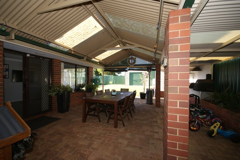 Photo - 22 Studzor Street, Warnbro WA 6169 - Image 17