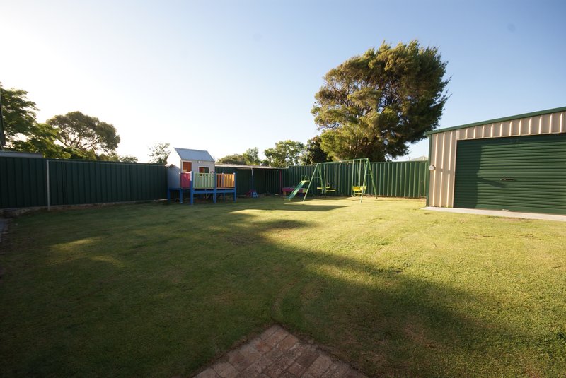 Photo - 22 Studzor Street, Warnbro WA 6169 - Image 23