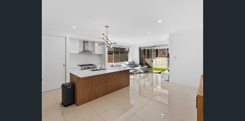 Photo - 22 Sunbury Street, Pallara QLD 4110 - Image 4