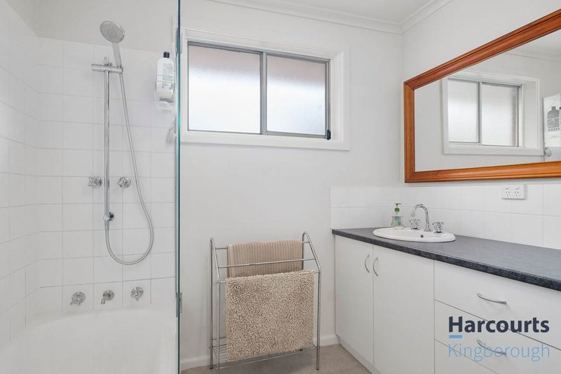 Photo - 2/2 Suncoast Drive, Blackmans Bay TAS 7052 - Image 7