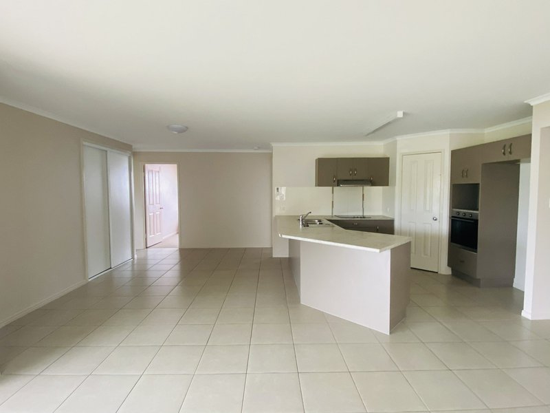 Photo - 22 Surita Court, Boyne Island QLD 4680 - Image 3