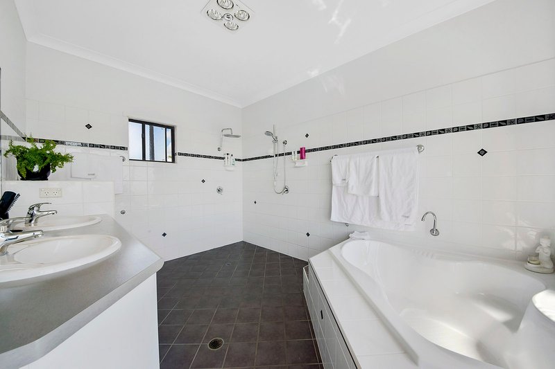 Photo - 22 Tabor Drive, Lammermoor QLD 4703 - Image 7