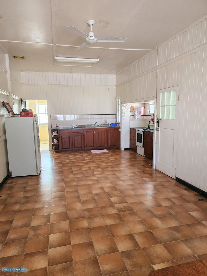 Photo - 22 Tait Street, West Mackay QLD 4740 - Image 9