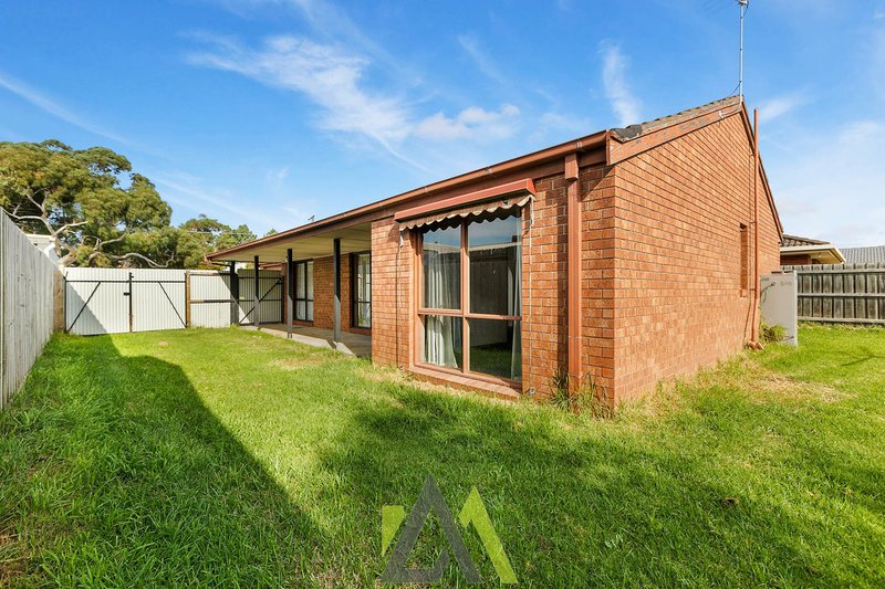 Photo - 22 Taketa Crescent, Frankston VIC 3199 - Image 13