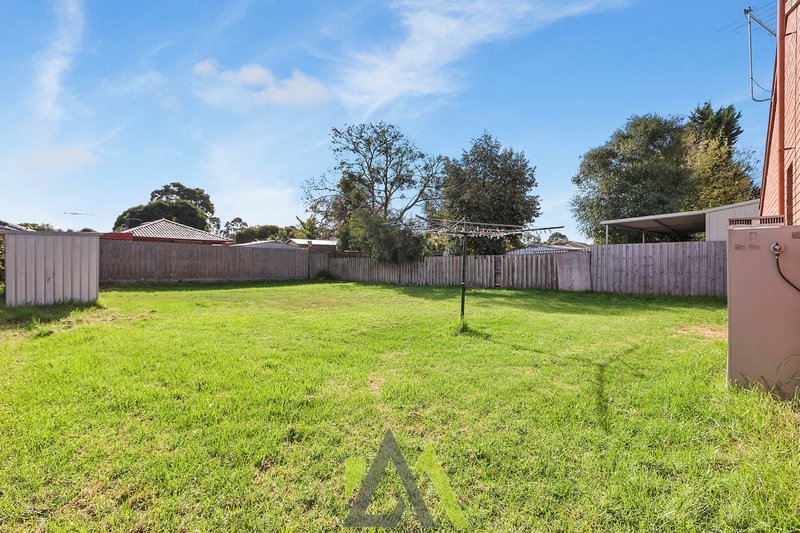 Photo - 22 Taketa Crescent, Frankston VIC 3199 - Image 15