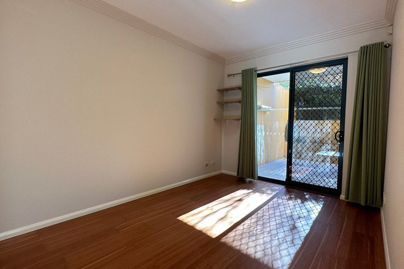 Photo - 2/2 Tavistock Road, Homebush West NSW 2140 - Image 9