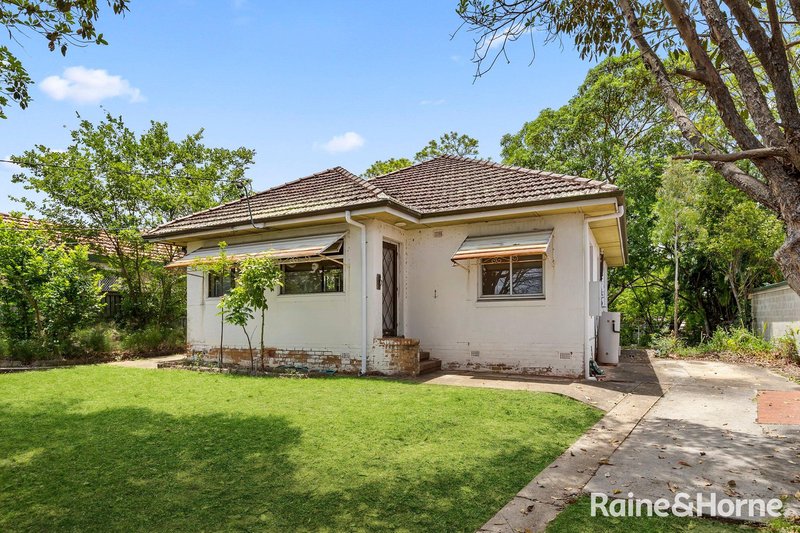 Photo - 22 Tenth Avenue, St Lucia QLD 4067 - Image 3