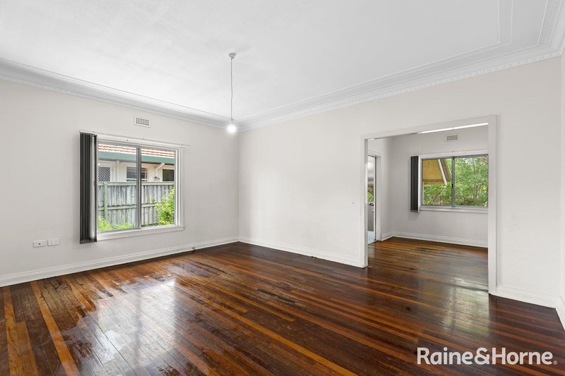 Photo - 22 Tenth Avenue, St Lucia QLD 4067 - Image 9