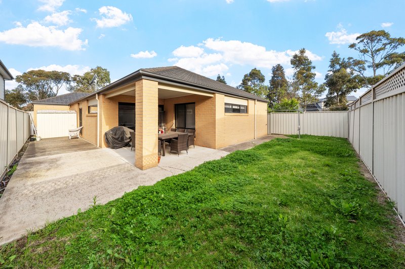 Photo - 22 The Ridge, Caroline Springs VIC 3023 - Image 21