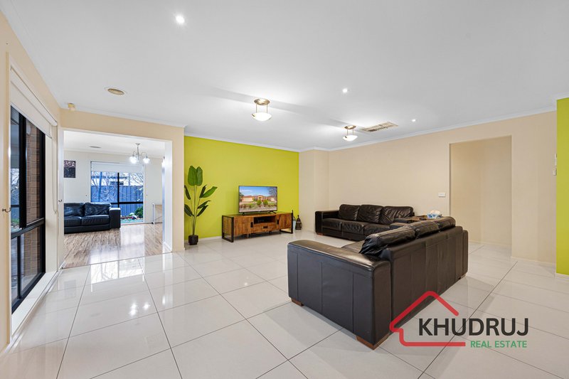 Photo - 22 Thomas Carr Drive, Tarneit VIC 3029 - Image 5