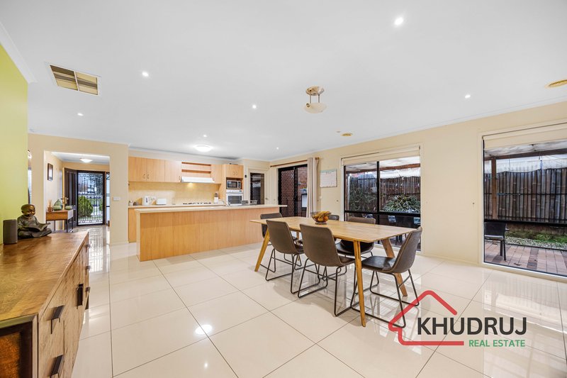 Photo - 22 Thomas Carr Drive, Tarneit VIC 3029 - Image 6