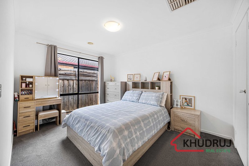 Photo - 22 Thomas Carr Drive, Tarneit VIC 3029 - Image 9