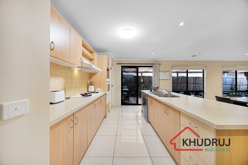 Photo - 22 Thomas Carr Drive, Tarneit VIC 3029 - Image 11