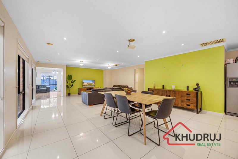 Photo - 22 Thomas Carr Drive, Tarneit VIC 3029 - Image 13