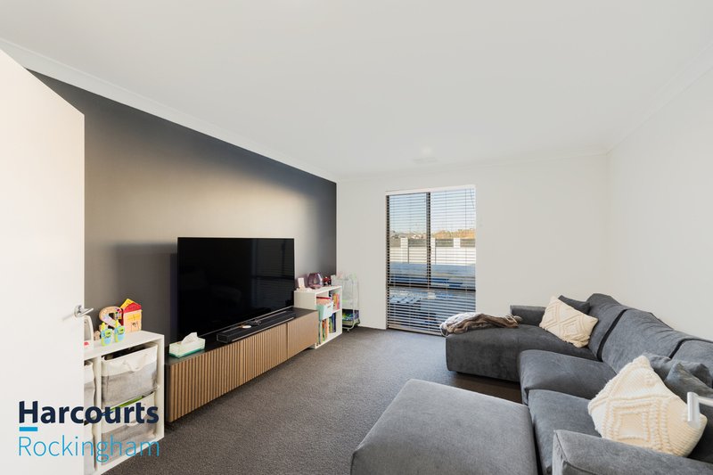 Photo - 22 Townshend Parkway, Mandogalup WA 6167 - Image 5