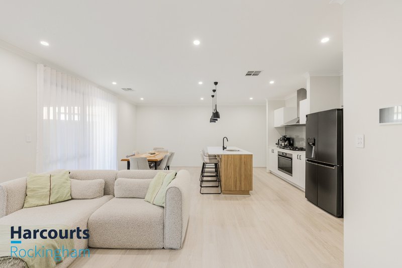 Photo - 22 Townshend Parkway, Mandogalup WA 6167 - Image 6