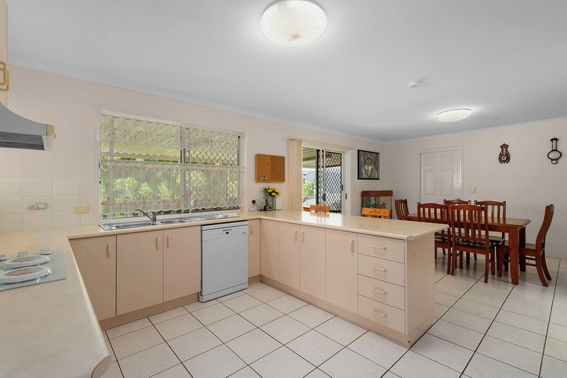 Photo - 22 Trinity Place, Bridgeman Downs QLD 4035 - Image 9