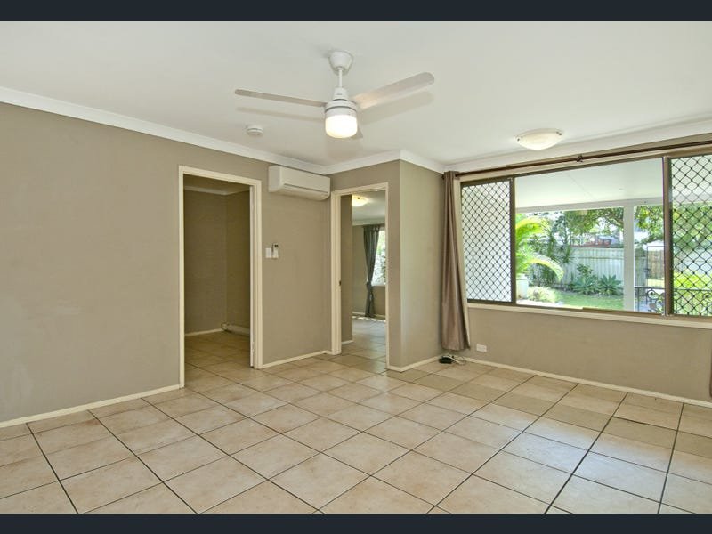 Photo - 22 Tweedland Crescent, Beenleigh QLD 4207 - Image 4