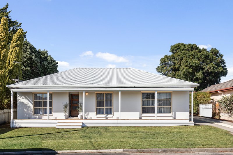 Photo - 22 Umpherston Street, Mount Gambier SA 5290 - Image 2