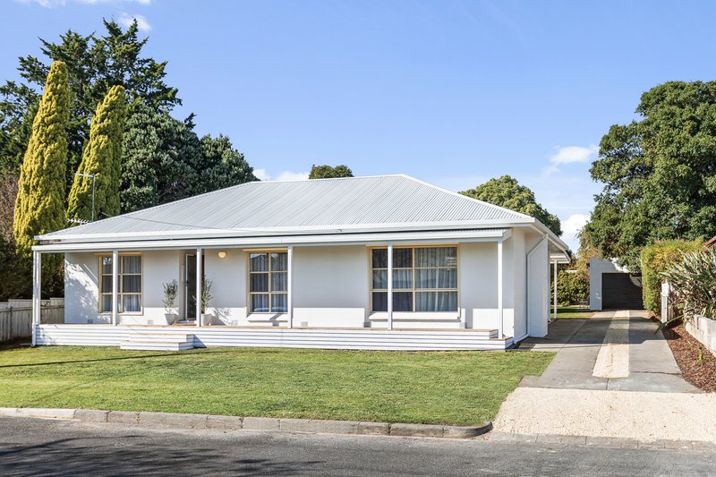 Photo - 22 Umpherston Street, Mount Gambier SA 5290 - Image 3