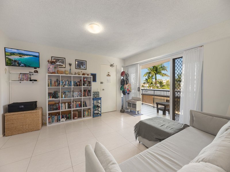 Photo - 2/2 Upper Gay Terrace, Kings Beach QLD 4551 - Image 4