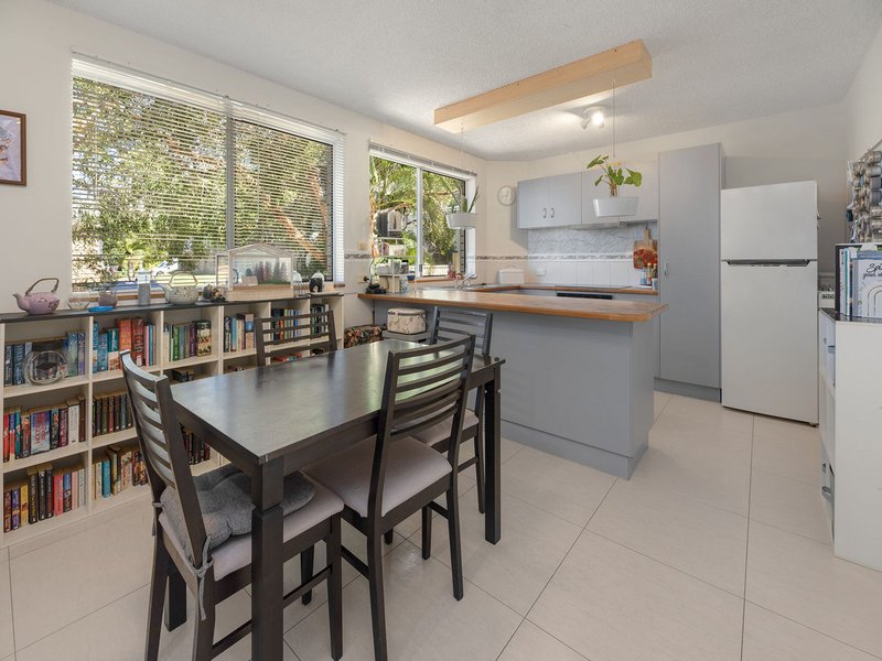 Photo - 2/2 Upper Gay Terrace, Kings Beach QLD 4551 - Image 6