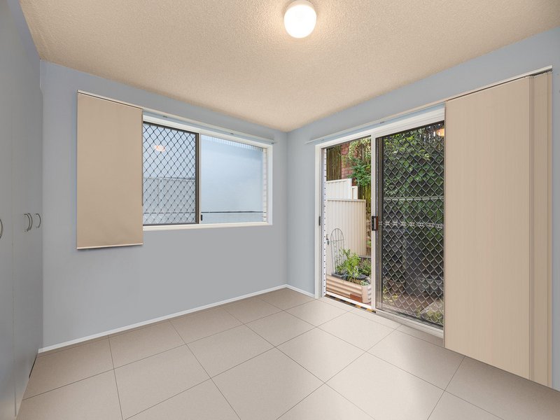 Photo - 2/2 Upper Gay Terrace, Kings Beach QLD 4551 - Image 10