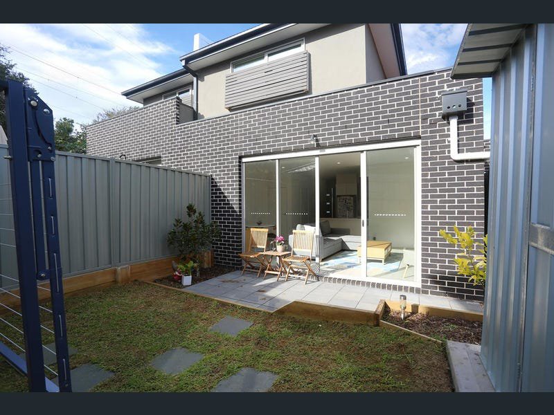 Photo - 2/2 Vale Street, Pascoe Vale VIC 3044 - Image 5