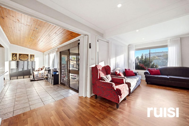 Photo - 22 Vale Street, Woodpark NSW 2164 - Image 2