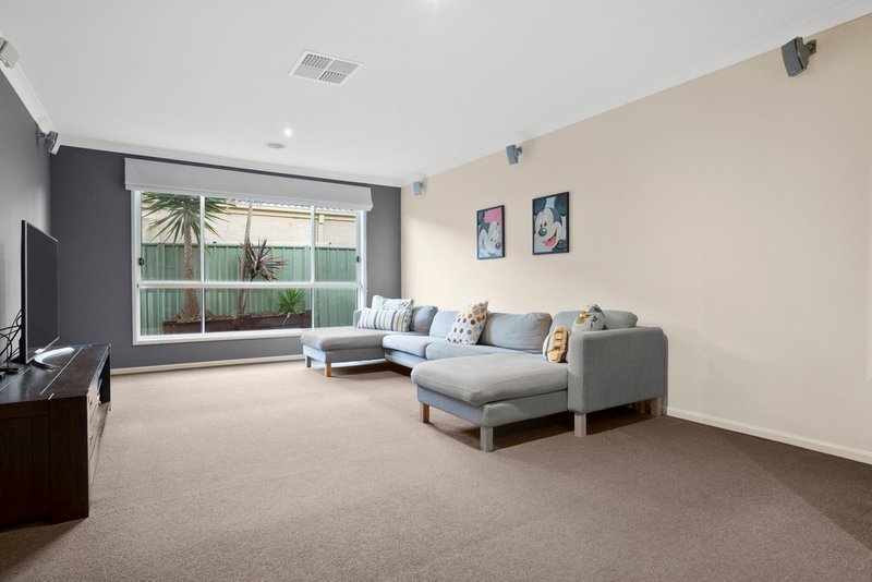 Photo - 22 Vaughan Chase, Wyndham Vale VIC 3024 - Image 3