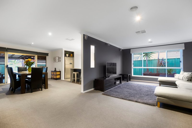 Photo - 22 Vaughan Chase, Wyndham Vale VIC 3024 - Image 6