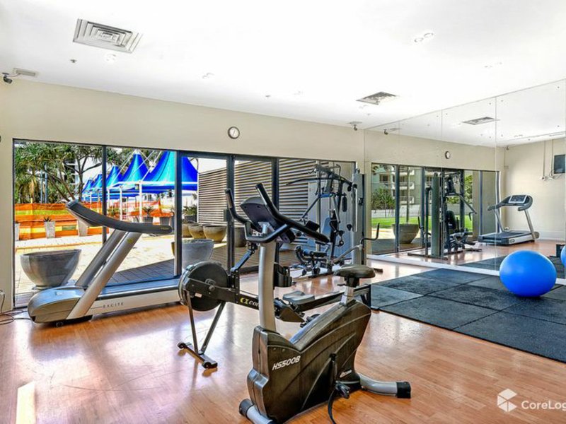 Photo - 22 View Avenue, Surfers Paradise QLD 4217 - Image 4