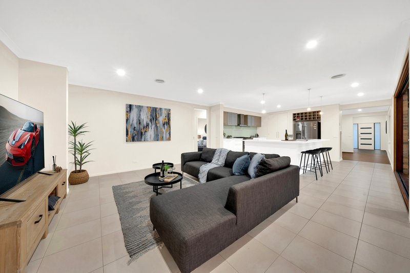 Photo - 22 Viewline Way, Lyndhurst VIC 3975 - Image 5