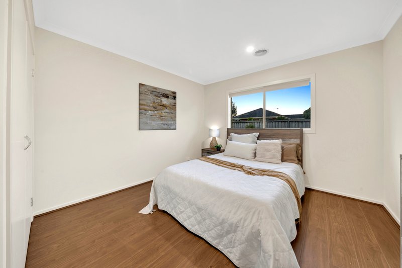 Photo - 22 Viewline Way, Lyndhurst VIC 3975 - Image 10