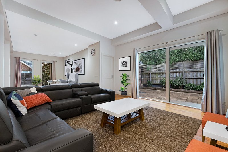 Photo - 2/2 Vivian Street, Mount Waverley VIC 3149 - Image 6