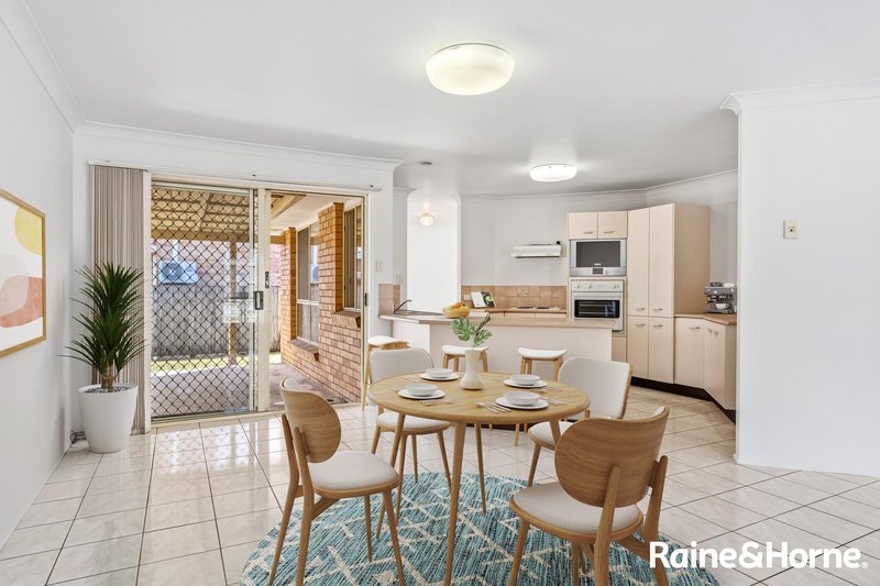 Photo - 22 Wallaroo Way, Doolandella QLD 4077 - Image 5
