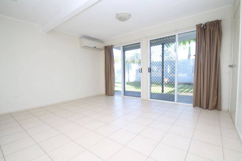 Photo - 2/2 Walters Street, West Gladstone QLD 4680 - Image 2