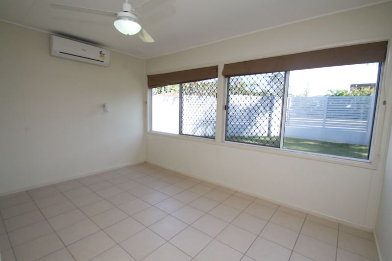 Photo - 2/2 Walters Street, West Gladstone QLD 4680 - Image 3