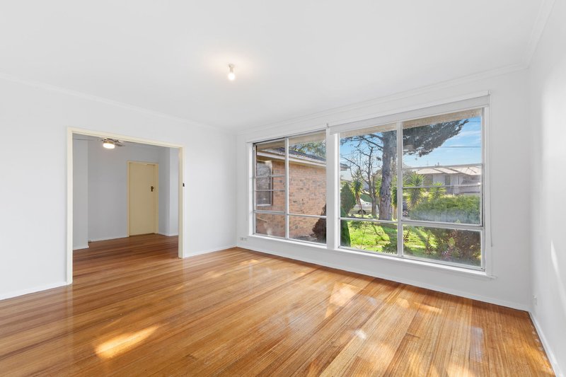 Photo - 22 Webster Crescent, Watsonia VIC 3087 - Image 2