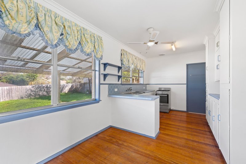 Photo - 22 Webster Crescent, Watsonia VIC 3087 - Image 3