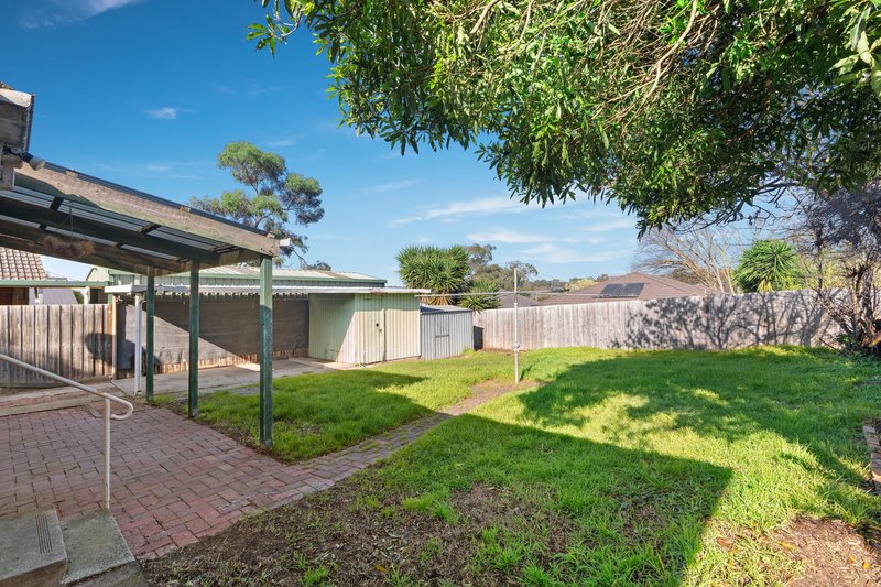 Photo - 22 Webster Crescent, Watsonia VIC 3087 - Image 6