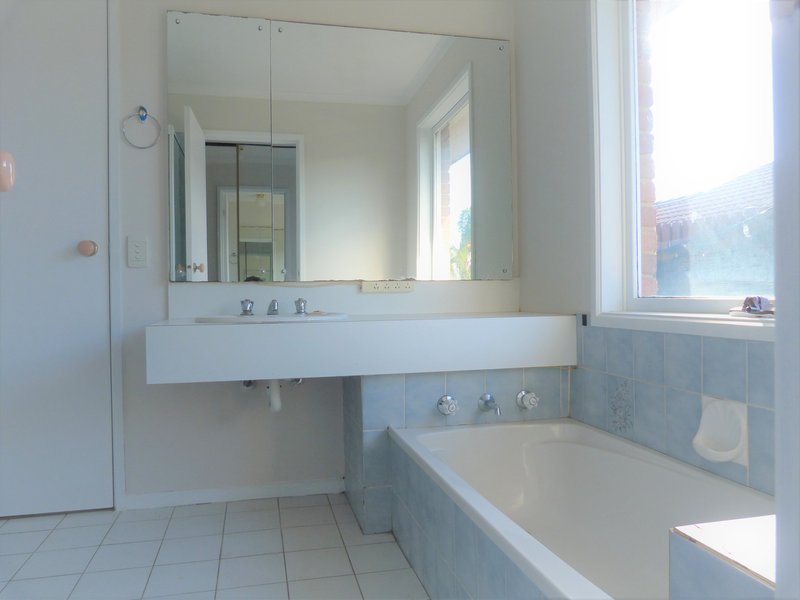 Photo - 22 Weeden Crescent, Hallam VIC 3803 - Image 7