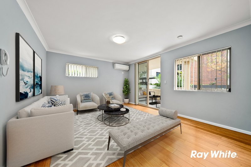 Photo - 2/2 Wentworth Avenue, Toongabbie NSW 2146 - Image 2