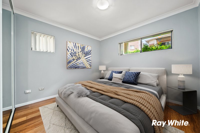 Photo - 2/2 Wentworth Avenue, Toongabbie NSW 2146 - Image 4