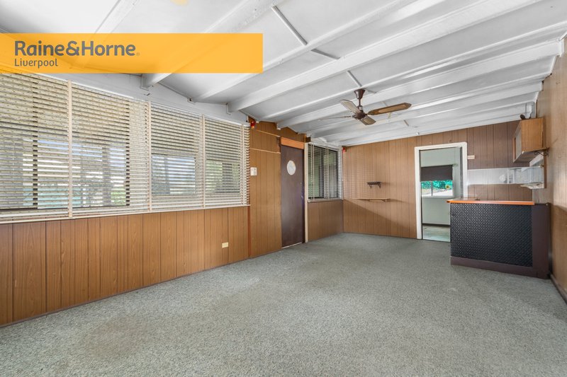 Photo - 22 Wheeler Avenue, Lurnea NSW 2170 - Image 4