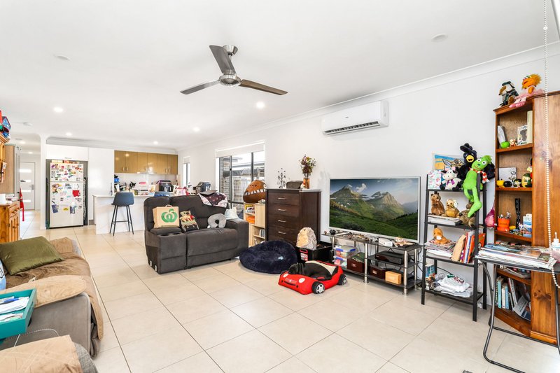 Photo - 22 Whitehaven Drive, Burpengary QLD 4505 - Image 4