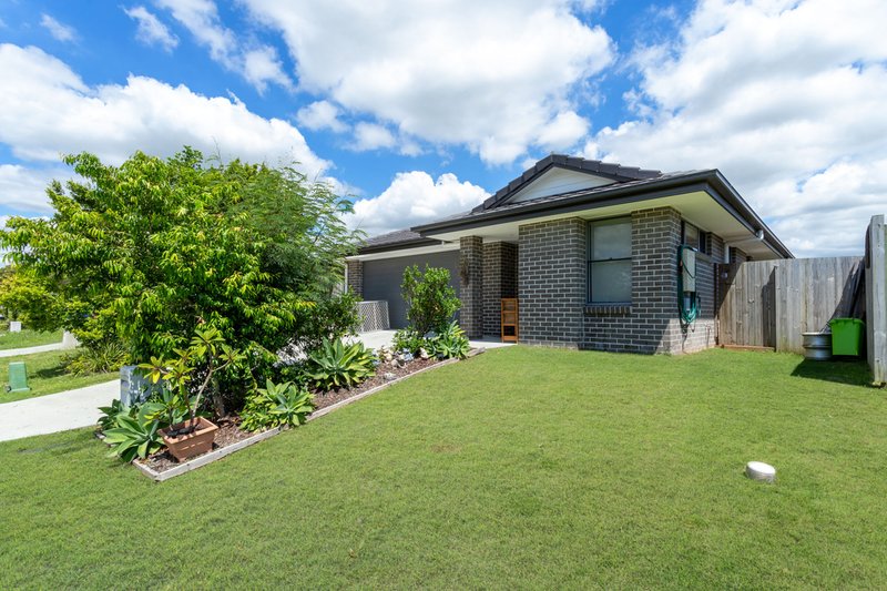 Photo - 22 Whitehaven Drive, Burpengary QLD 4505 - Image 9