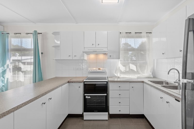 Photo - 22 Whiting Street, Beachmere QLD 4510 - Image 4